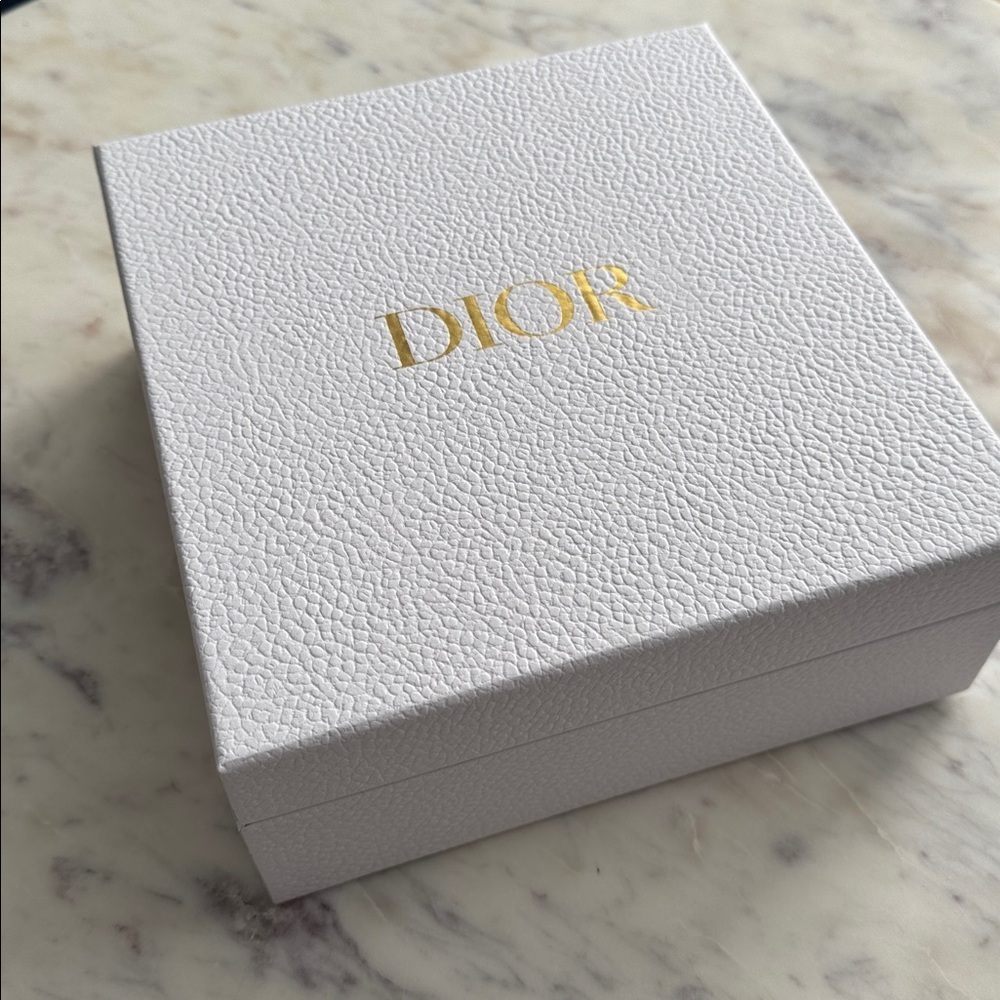 Dior // White and Gold Gift Box - Picture 2 of 5